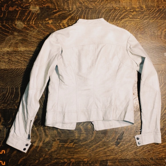 WOMENS SMALL LEATHER LEVIS JACKET - Picture 6 of 8